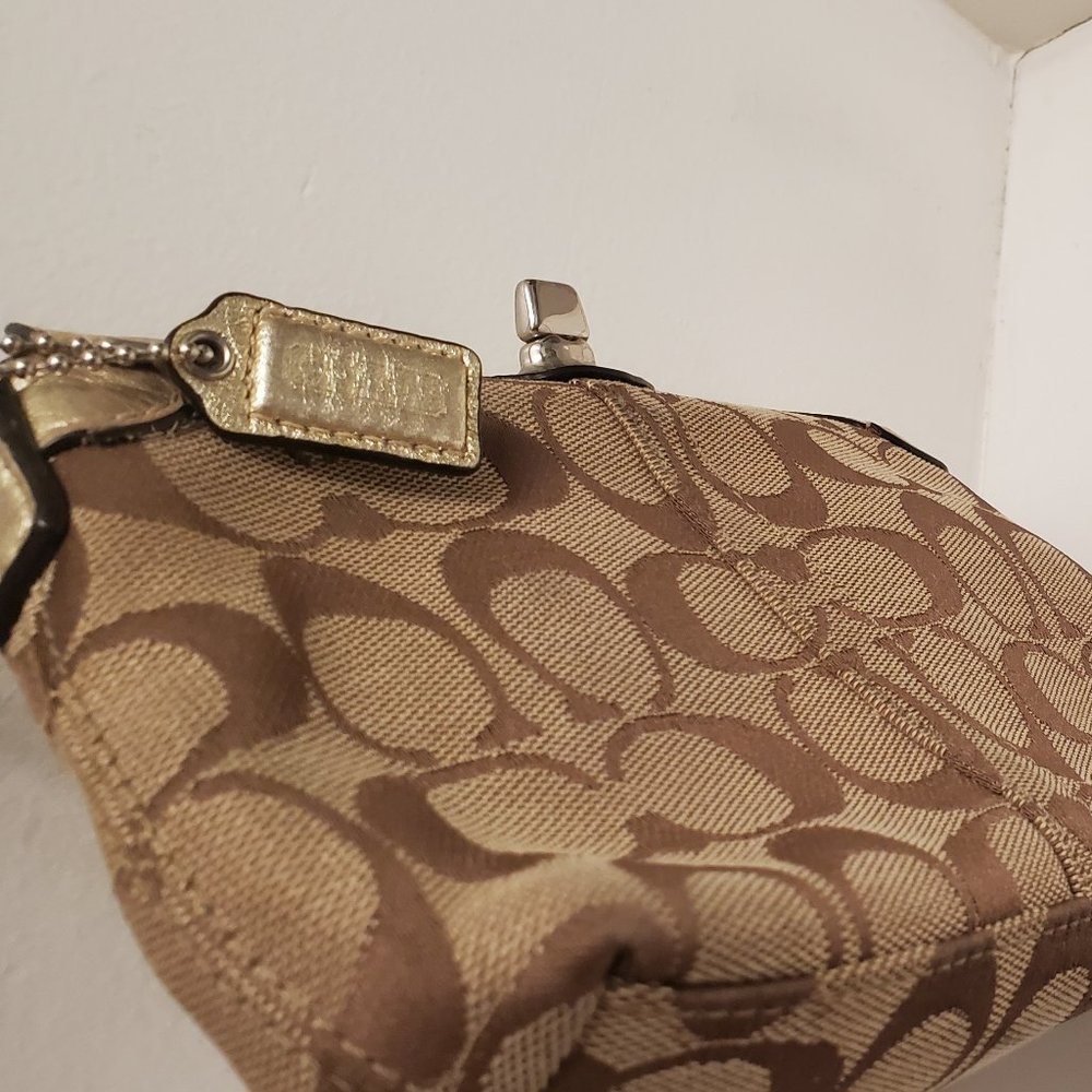 COACH SMALL HANDBSG  WALLET WITH STRAP - Picture 3 of 8